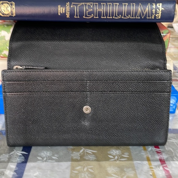 🎁PRICE REDUCED BLACK BVLGARI BIFOLD/WALLET. PRELOVED JUST 3X (FREE GIFT 🎁 - Picture 3 of 11